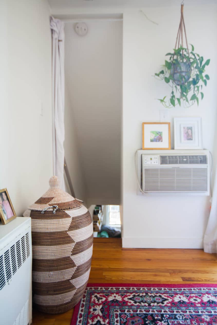 Bustle Beauty Editor Olivia Muenter's NYC Home Apartment Therapy